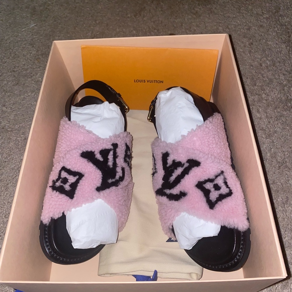LOUIS VUITTON Paseo Comfort Sandals